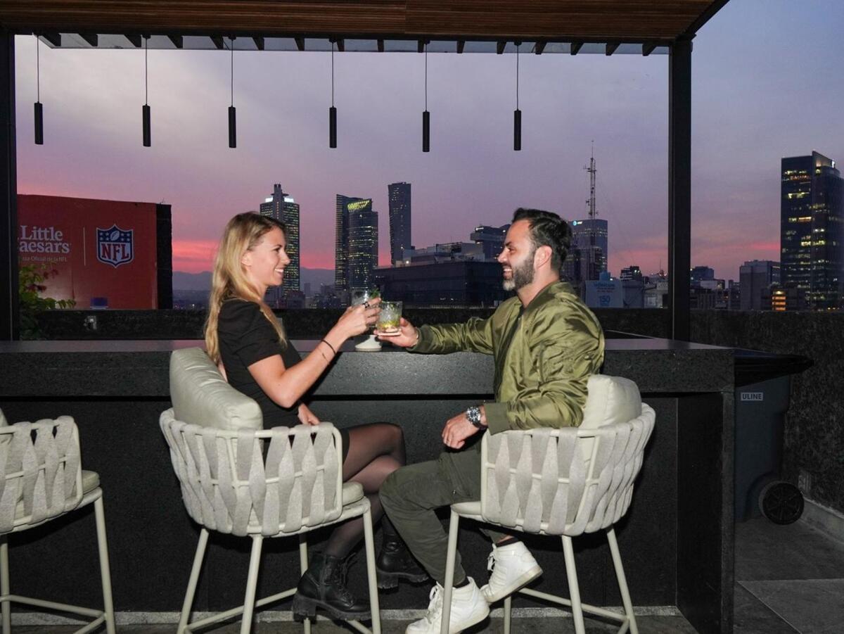 Apartment Loft -skyline View- Rooftop Pool, Gym, Bbq &
