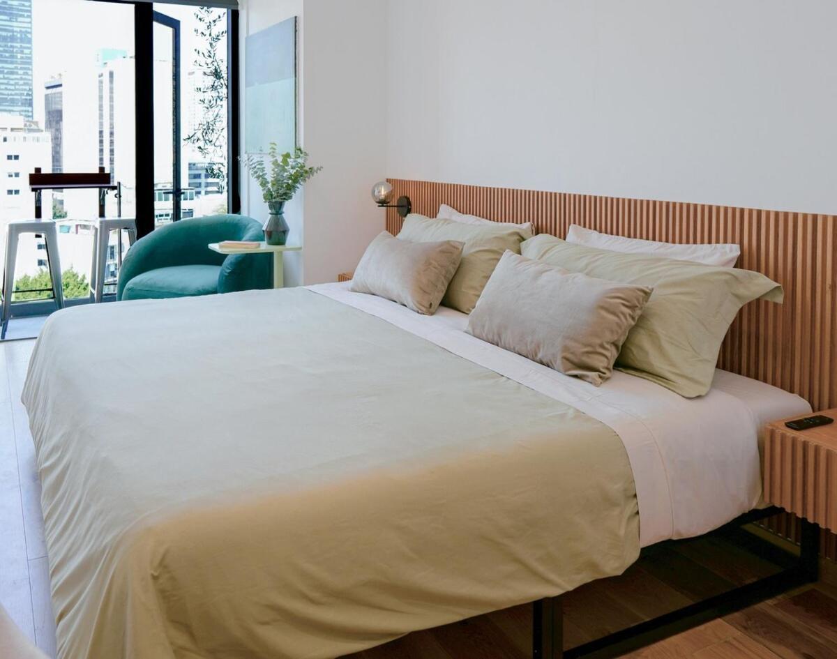 Apartment Loft -skyline View- Rooftop Pool, Gym, Bbq & *